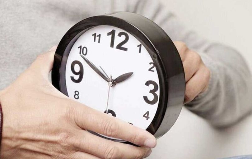 
تغییر ساعت کار، مسکنی کوتاه‌مدت بر زخم عمیق اقتصاد است