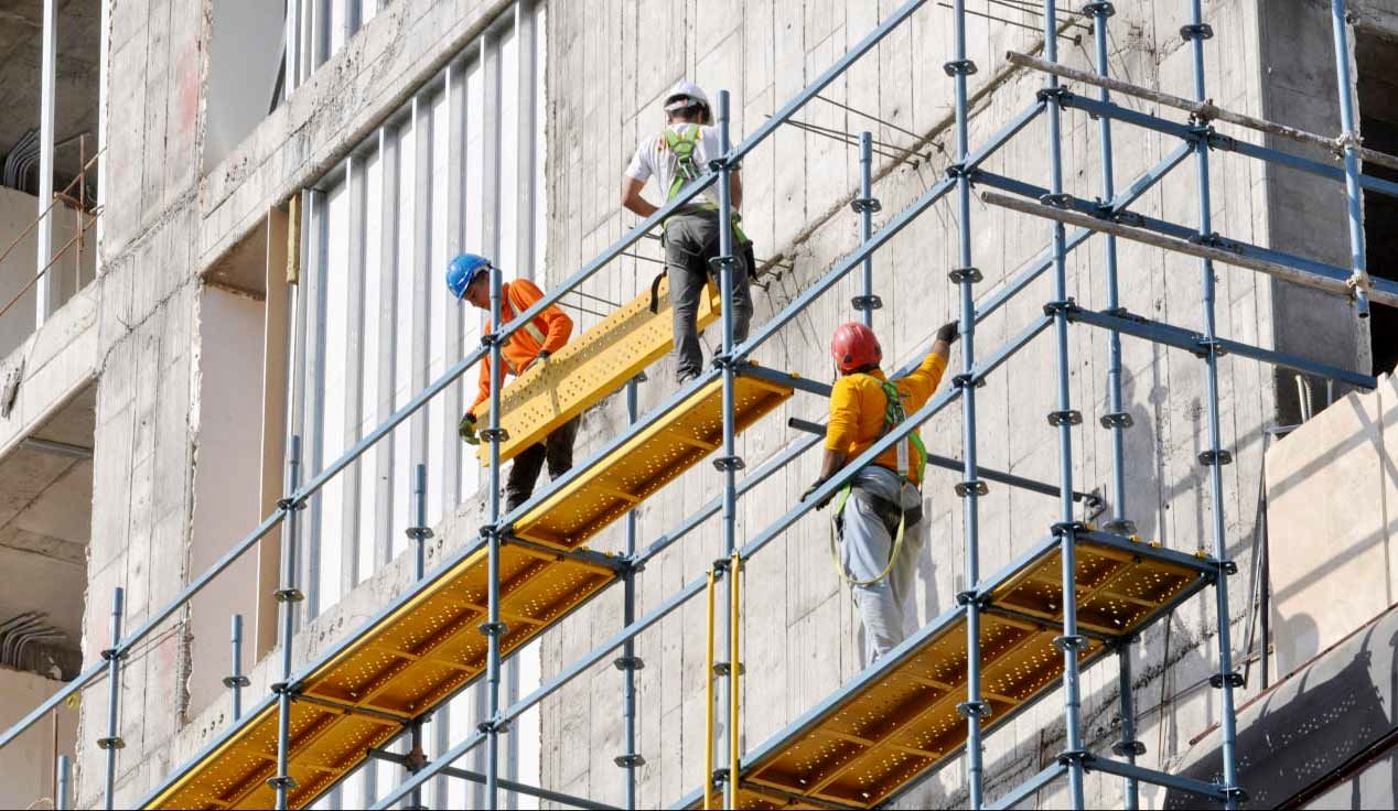 داربستهای ناایمن؛ تلههای مرگ کارگران ساختمانی