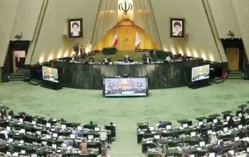 
بانک‌های ناتراز منحل یا ادغام شوند