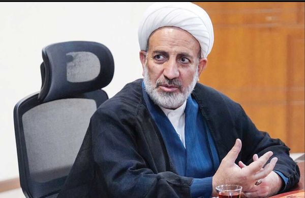 
قالیباف فوراً قانون حجاب را ابلاغ کند، وگرنه مجلس با او برخورد می‌کند