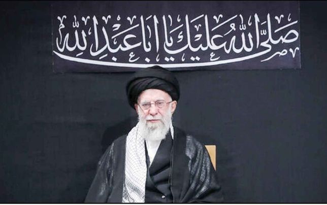 
حضور رهبر انقلاب در مراسم عزاداری شب عاشورا