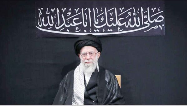 حضور رهبر انقلاب در مراسم عزاداری شب عاشورا