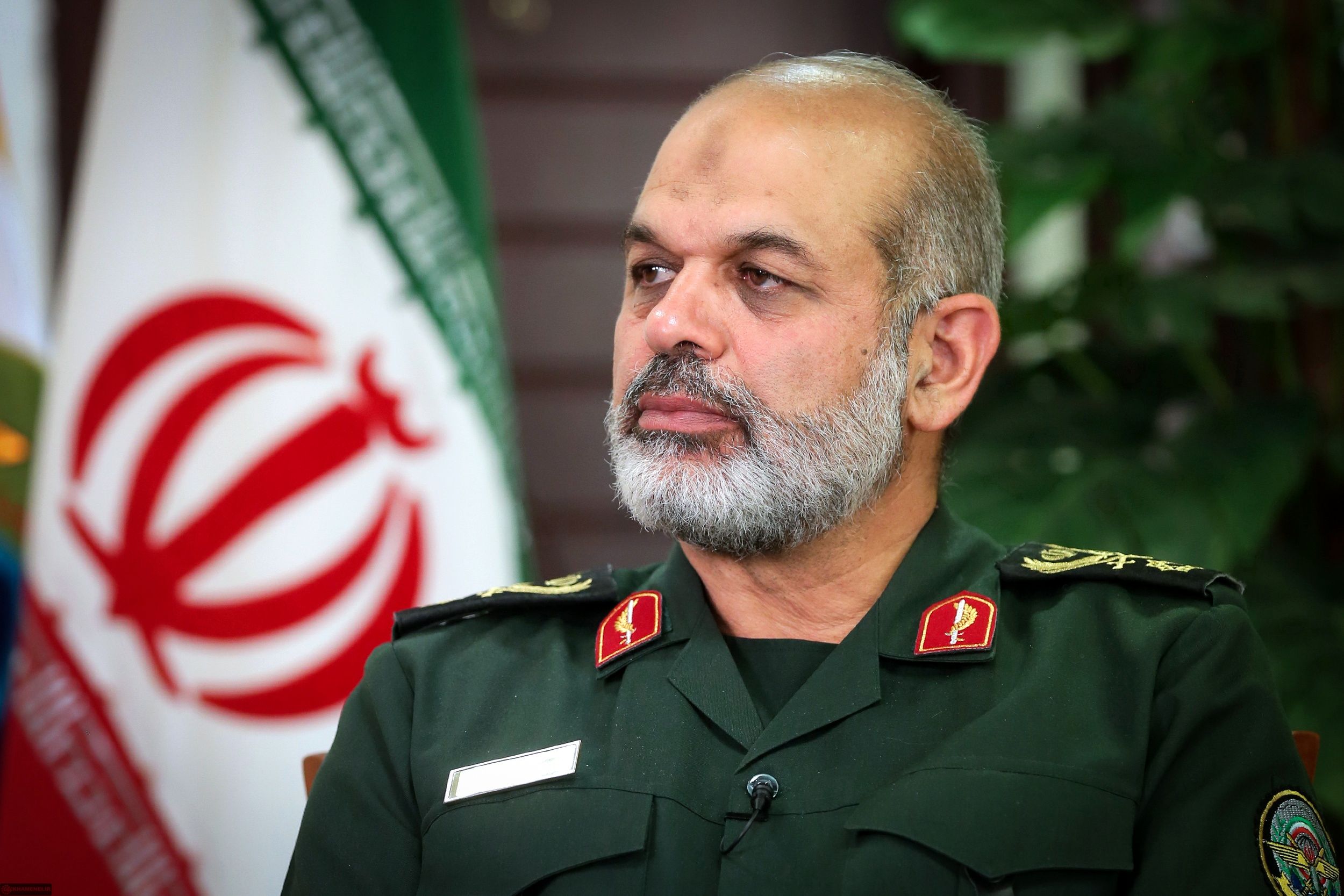 

جرئت ندارند حزب‌الله را خلع‌سلاح کنند