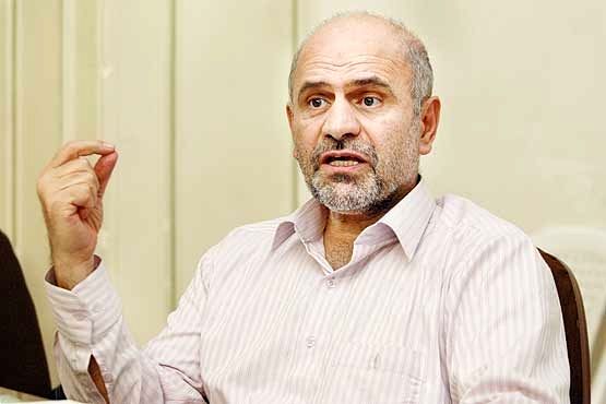 برخی در زمین تحریم‌کنندگان بازی می‌کنند
