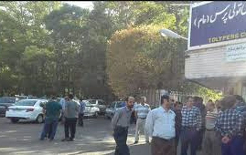 تجمع کارگران مقابل کارخانه تولی‌پرس