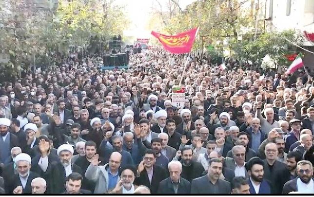 
برخورداری تمامی اشخاص از حق برگزاری راهپیمایی و یا شرکت در آن