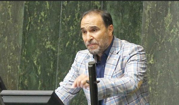 کسی که به مذاکره فکر میکند، یا دیوانه است یا مهره دنیای استکبار