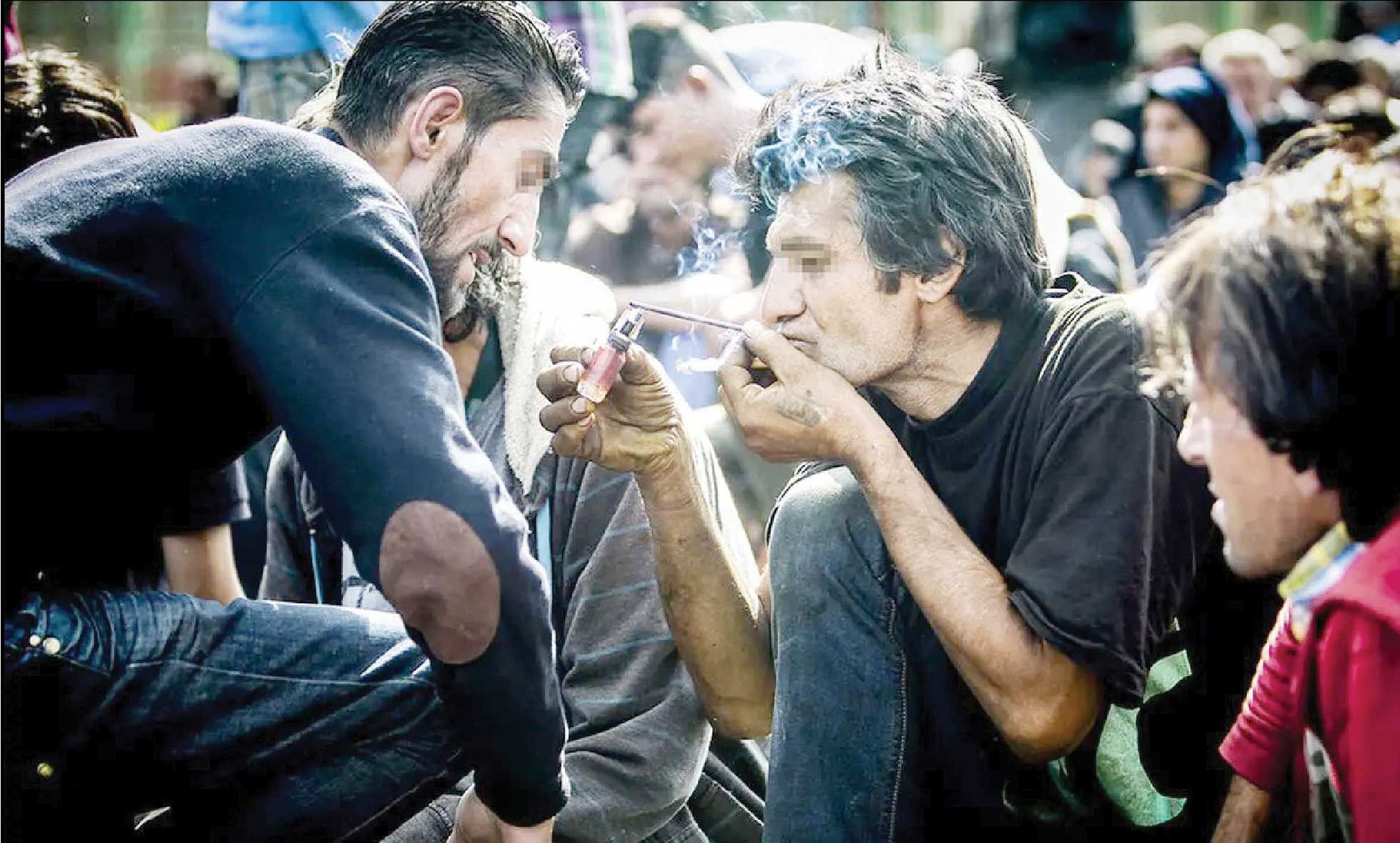 
 آن‌قدر پاتوق به زاکانی نشان می‌دهم که شرمنده حرفش شود