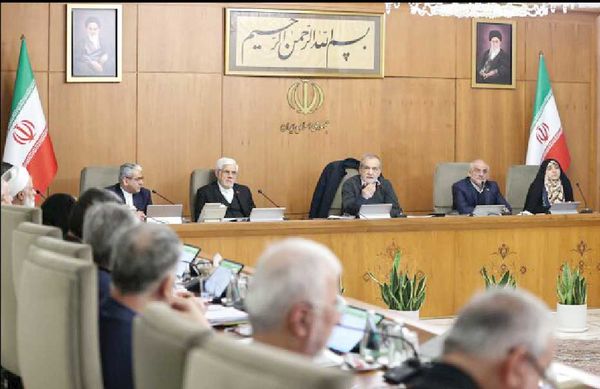 
ایجاد فضایی منصفانه برای نقد به‌ویژه در رسانه ملی