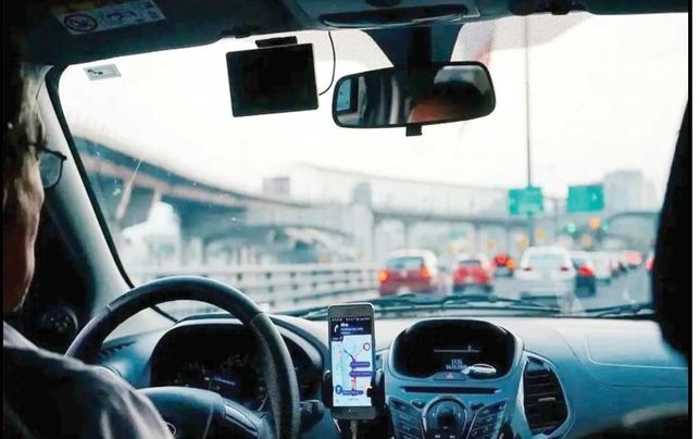 
کسی از خانواده رانندگان فوت شده تاکسی‌های اینترنتی حمایت نمی‌کند