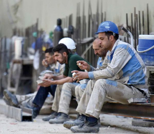 آسیب جدی قطعی برق به نان کارگران
