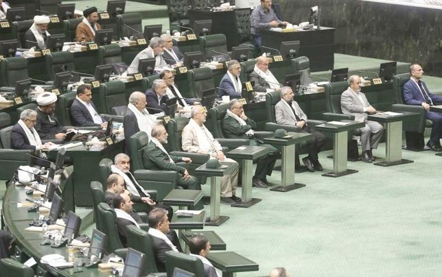 
همنوایی بهارستان در مخالفت با مصوبه بنزینی دولت