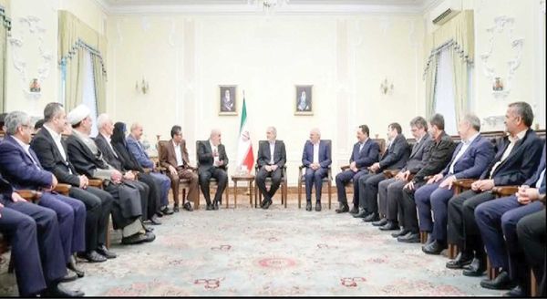 خواهان گفتوگو از موضع برابر هستیم
