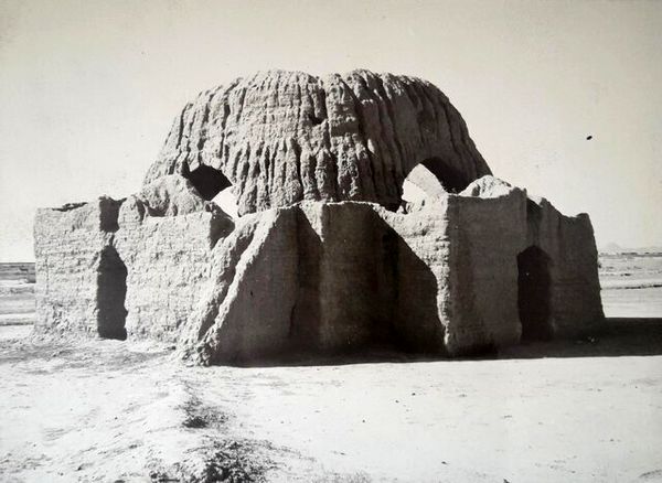 تخریب دو اثر تاریخی توسط دهیاری برای ساخت پارکینگ!