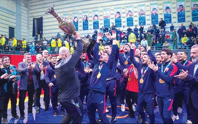 قهرمانی جنجالی