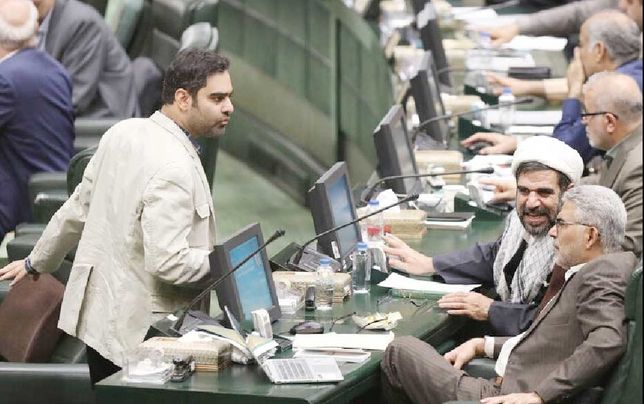 
نماینده مردم یا بلندگوی شایعه‌پراکنی؟