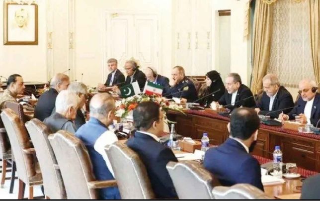 
امضای ۱۲ سند همکاری میان ایران و پاکستان در حوزه‌های مختلف