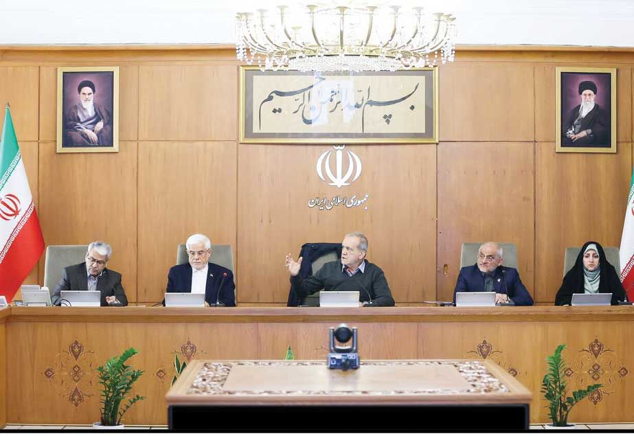 
نباید پست و مقام مبنای دریافت حقوق باشد