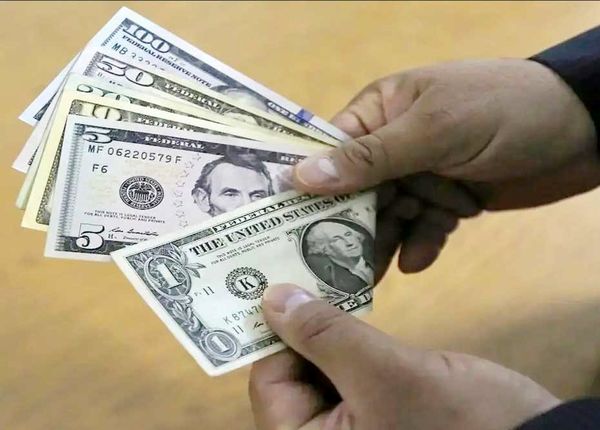 
شوک بنزین به سفته‌بازی دلار دامن می‌زند