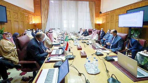 سخیف، مداخلهجویانه و تناقضآمیز است