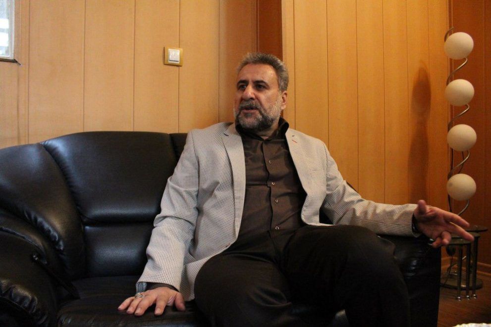 
خاکریز روس‌ها شده‌ایم
