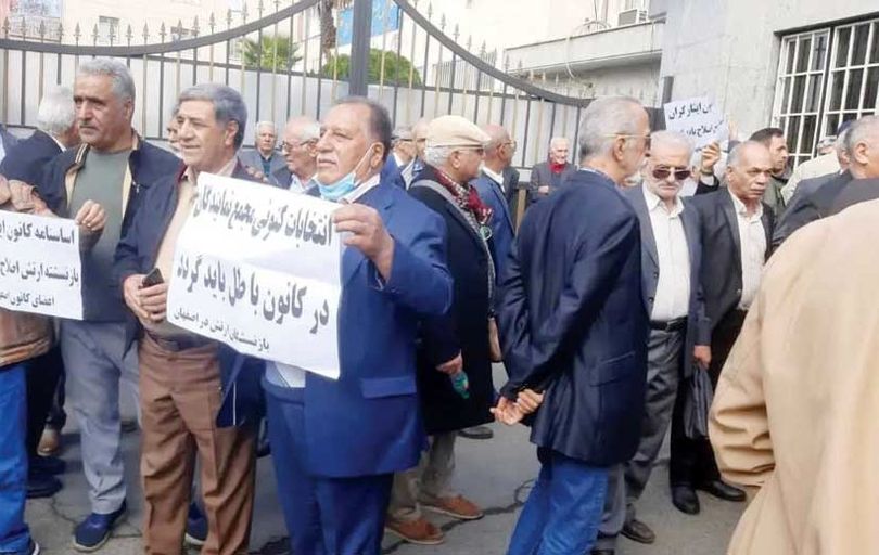 بازنشستگان ارتش تجمع کردند