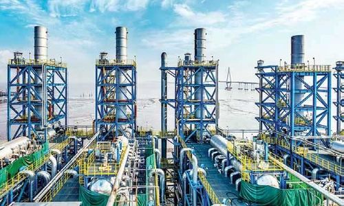 پتروشیمی‌ها با گران‌فروشی و خام‌فروشی، سودهای هنگفت به جیب می‌زنند