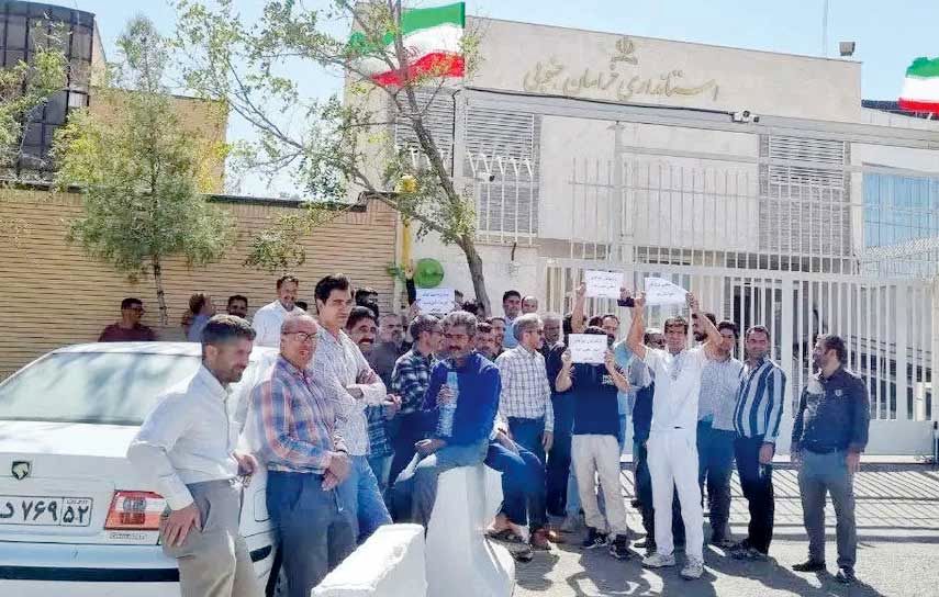 نانوایان مقابل استانداری 

خراسان جنوبی تجمع کردند