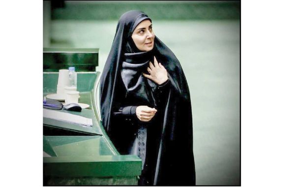 مسیر پرپیچ‌وخم‌ فرزانه صادق در پارلمان