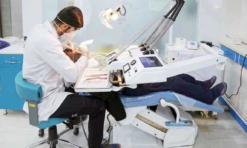 هر بار می‌خندم، خجالت می‌کشم