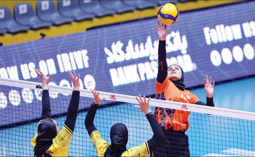 رقابت شانه به شانه در والیبال زنان