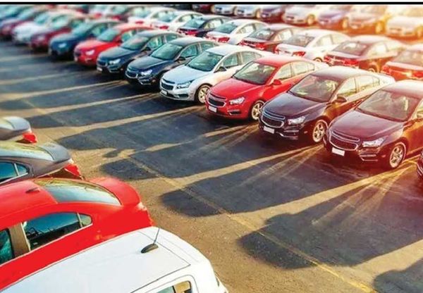 
دولت باید دست از دخالت در بازار خودرو بردارد