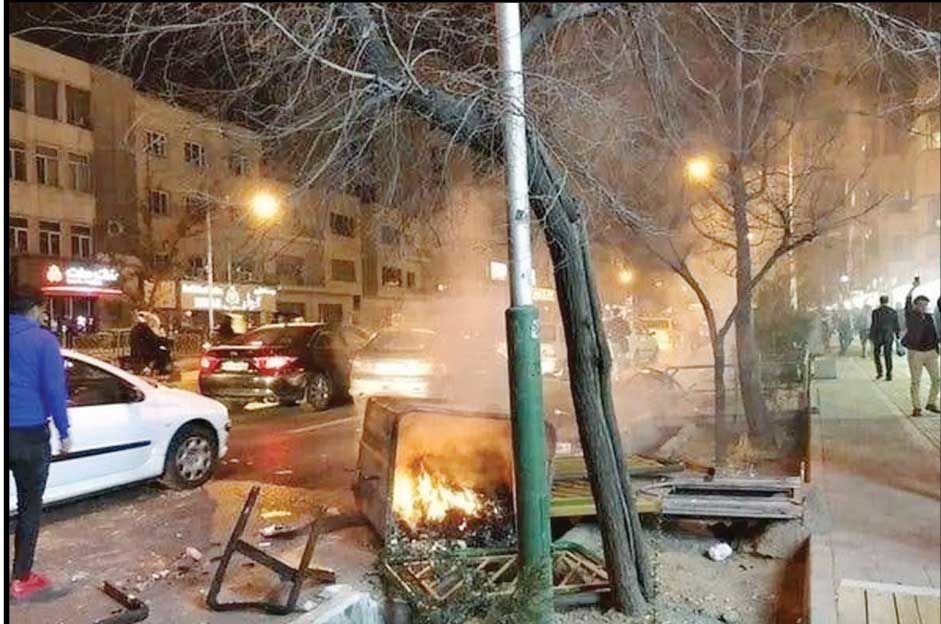 کسی که سطل آشغال آتش زده را نباید مانند یک تروریست دید